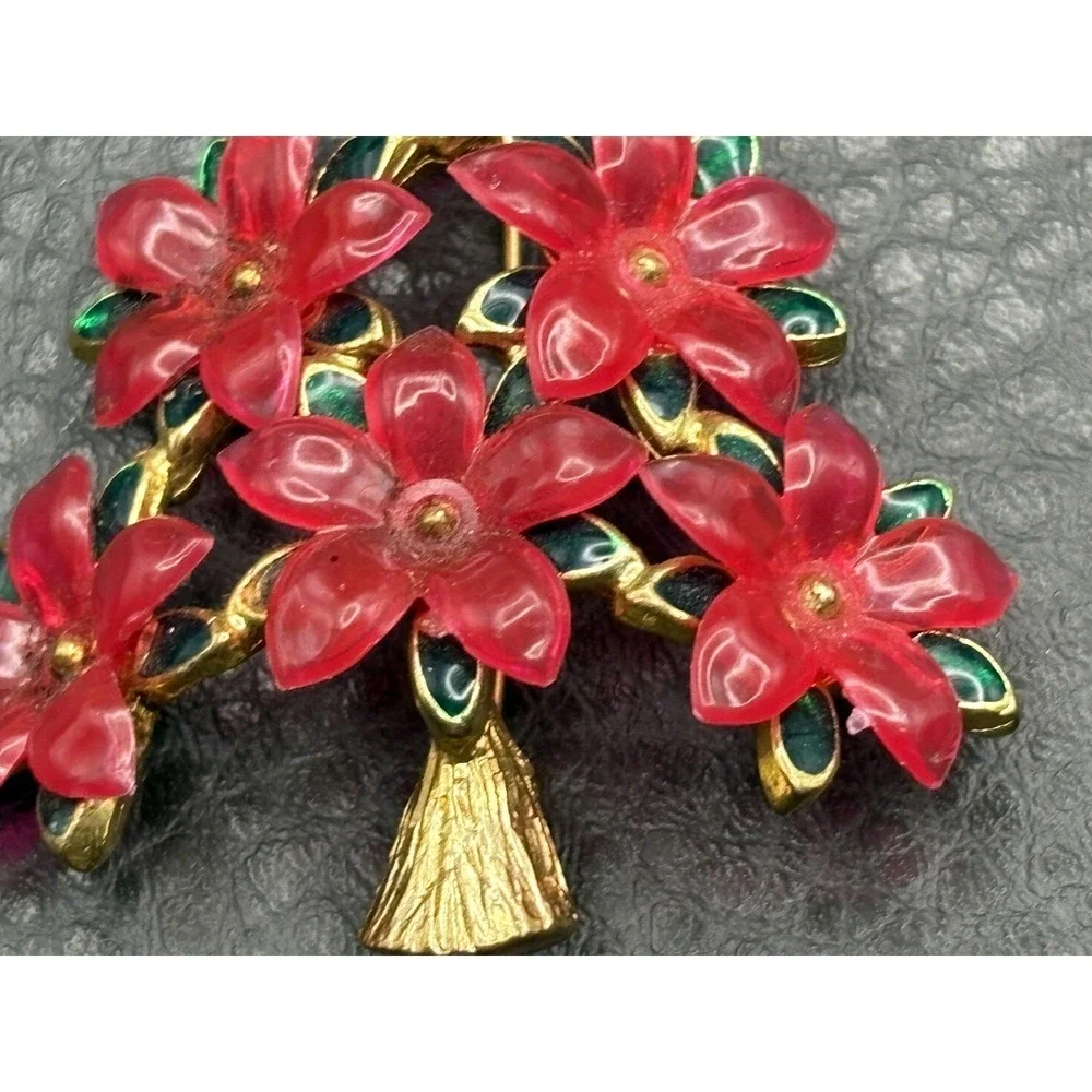 LIA Lalique Pink Lucite Poinsettia Christmas Tree Brooch Gold Tone Star